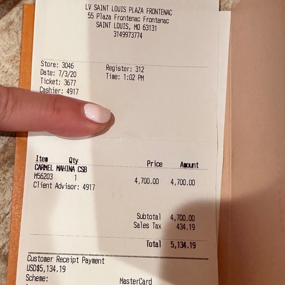 Louis Vuitton - Picture 8 of 8